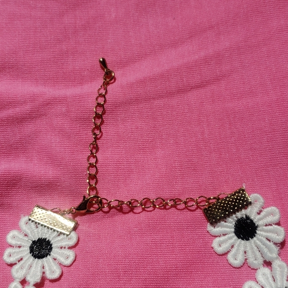 White Punk Rock Daisy | 90s Choker Necklace - Picture 6 of 8